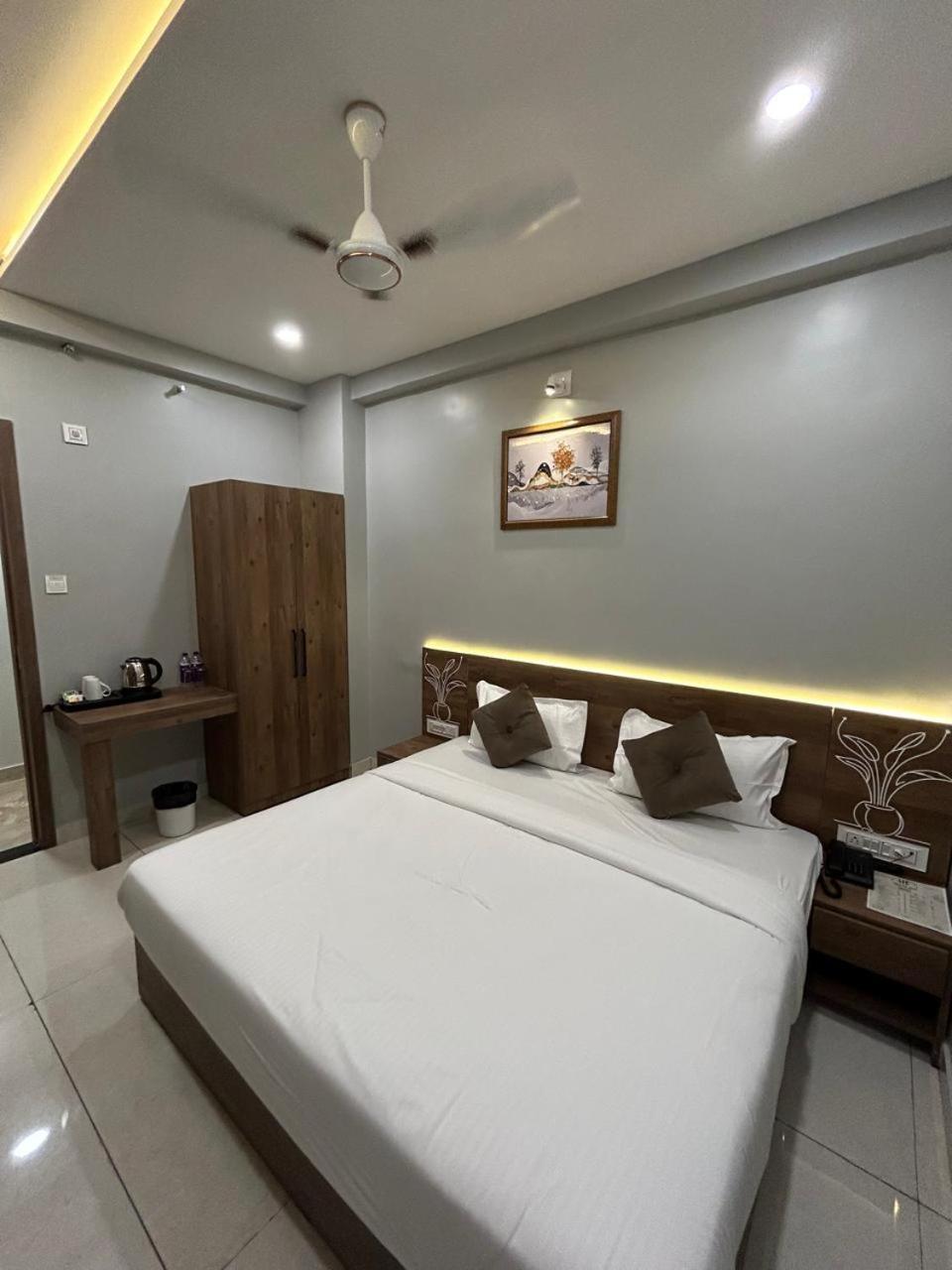 Hotel Holiday Icon Dwārka Dış mekan fotoğraf