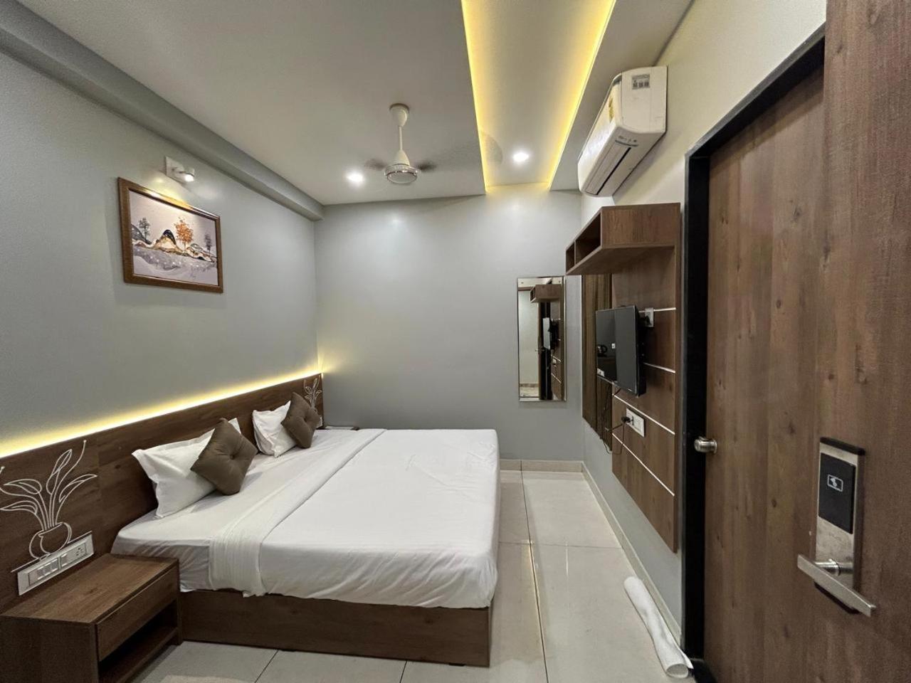 Hotel Holiday Icon Dwārka Dış mekan fotoğraf