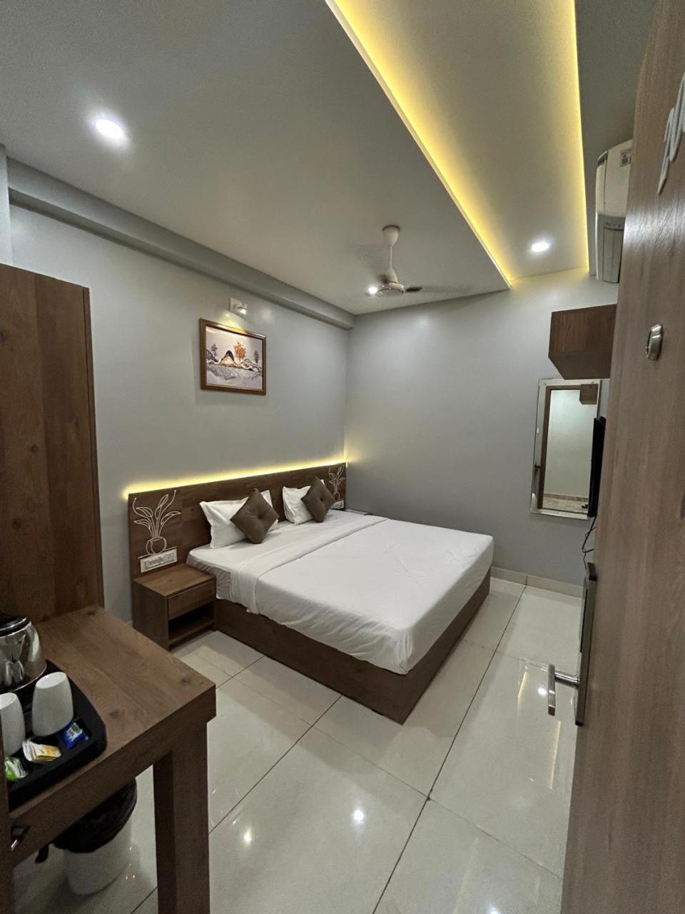 Hotel Holiday Icon Dwārka Dış mekan fotoğraf