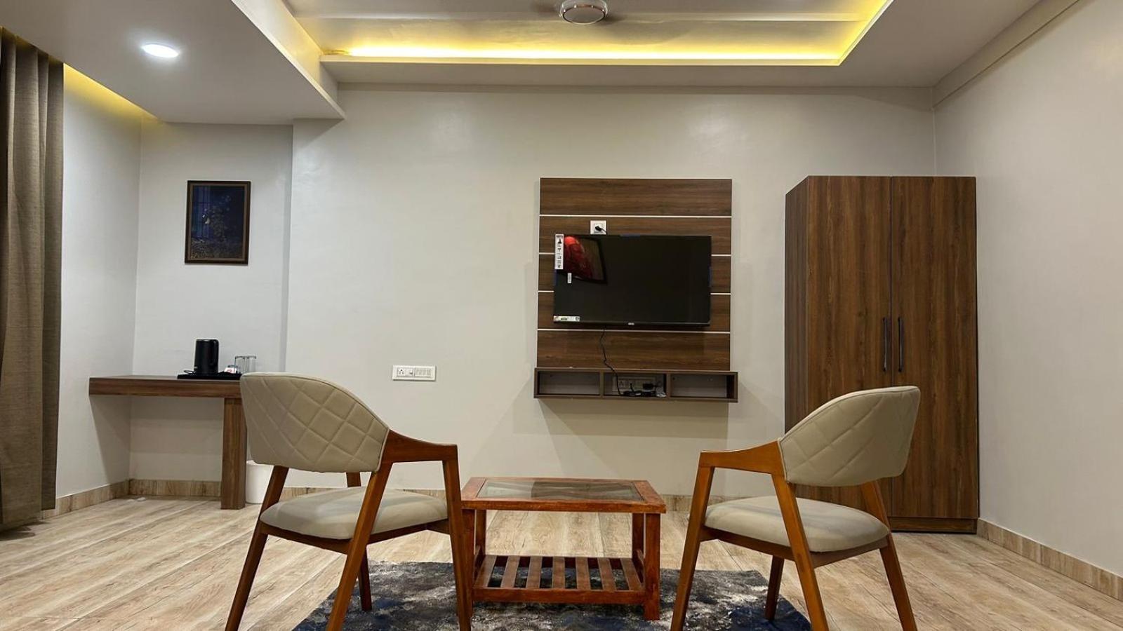 Hotel Holiday Icon Dwārka Dış mekan fotoğraf