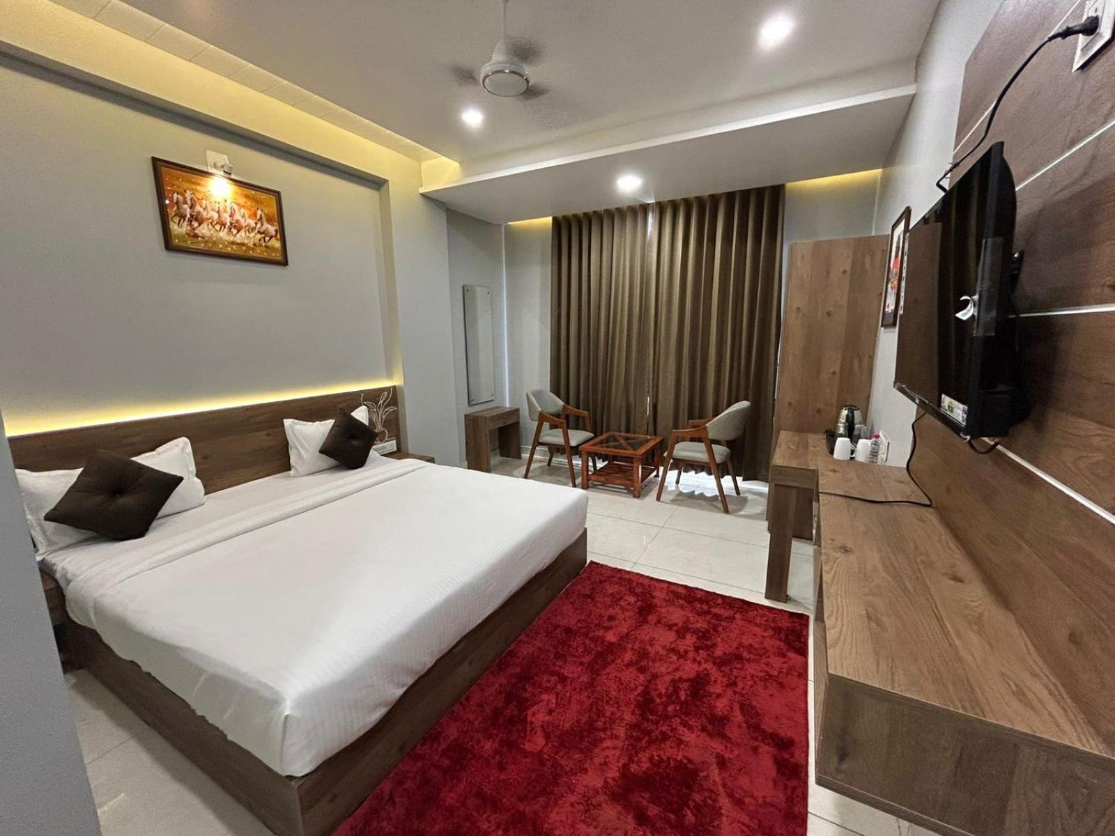 Hotel Holiday Icon Dwārka Dış mekan fotoğraf