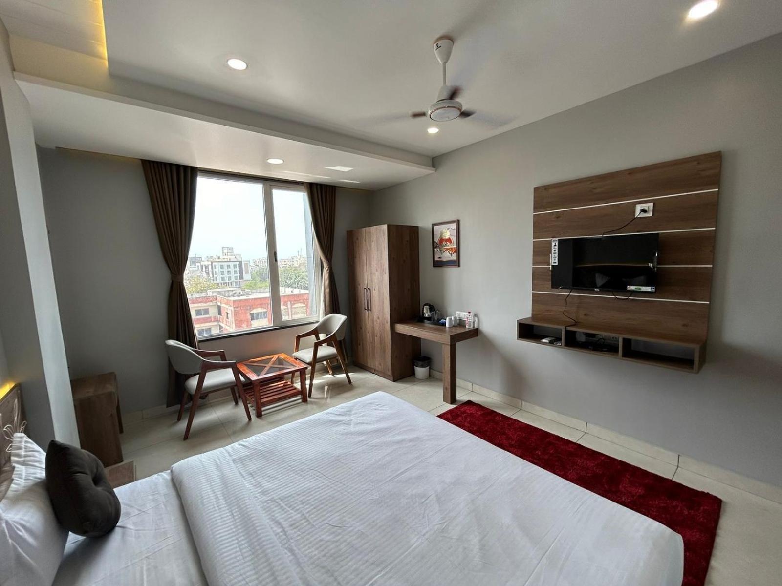 Hotel Holiday Icon Dwārka Dış mekan fotoğraf